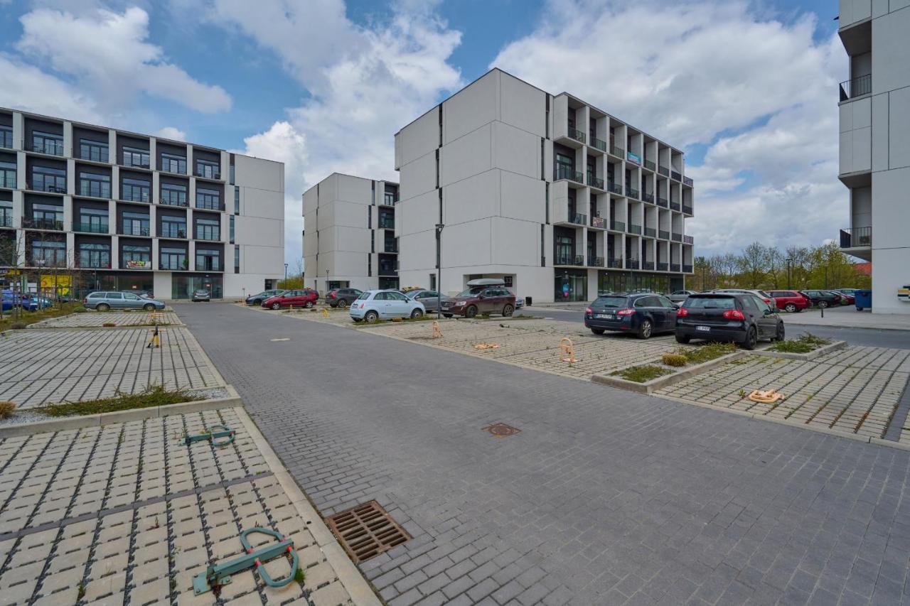 Mezzanine Studio Apartments Zarembowicza Wroclaw Airport By Renters Экстерьер фото